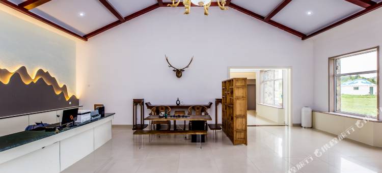 乌兰布统草原乌兰野宿图片