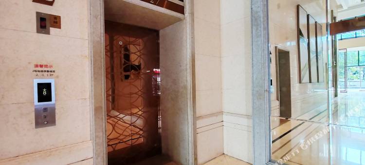 惠州华贸城央卅五艺术公寓酒店图片