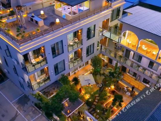 石屏龙荷二舍民宿