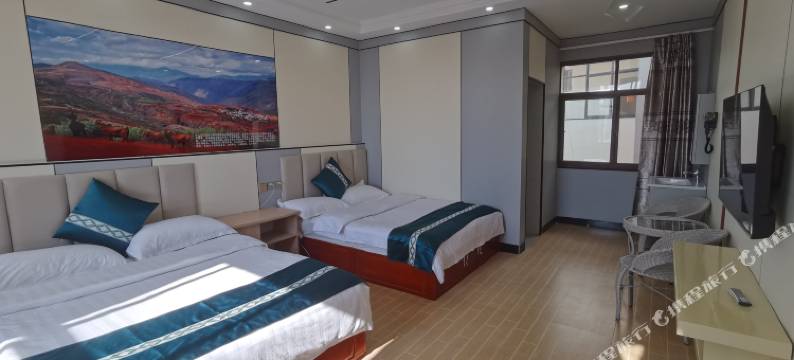 昆明红土七彩人家图片