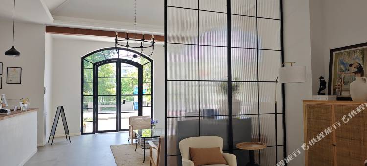 岑巩埃菲艺术酒店图片