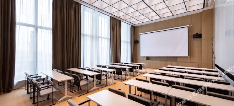 珠海拱北口岸石花西路亚朵S酒店图片