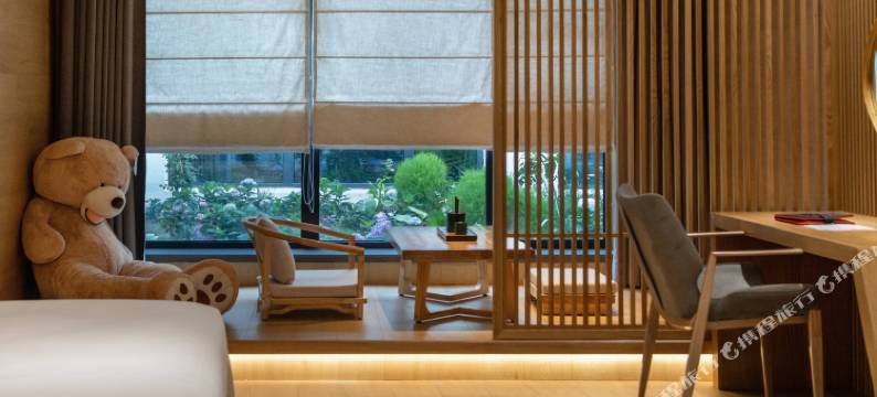 图越缦云堂设计师酒店(高新区万象汇店)图片