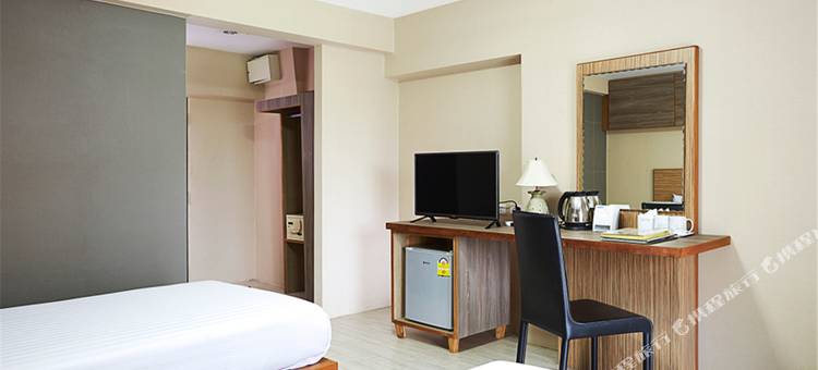 瓦塔纳酒店(Watana Hotel)图片
