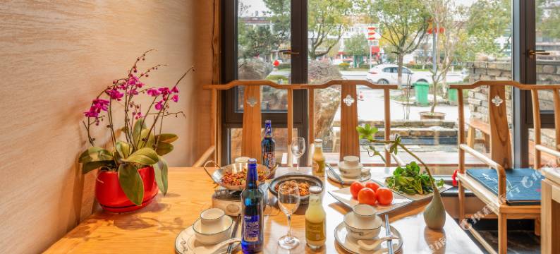 姐妹食尚朴宿亲子休闲度假禅修民宿(九华山换乘中心店)图片