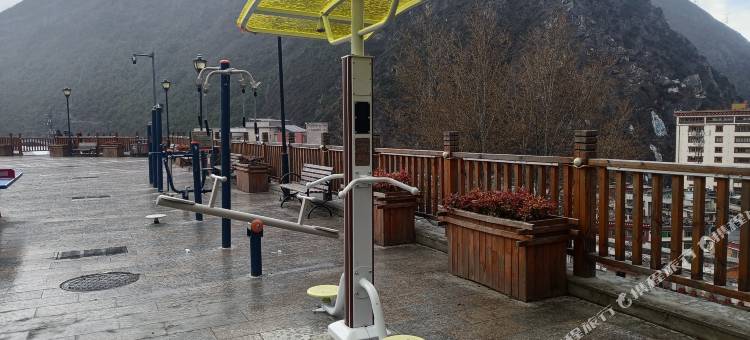 康定贡雅山居民宿(情歌广场店)图片