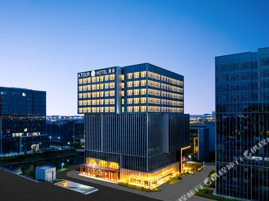 上海滴水湖临港万达广场亚朵S酒店