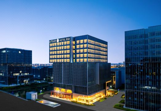 上海滴水湖临港万达广场亚朵S酒店外景图