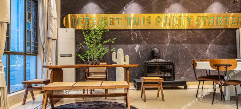 游创寻野溪边露营庄园图片