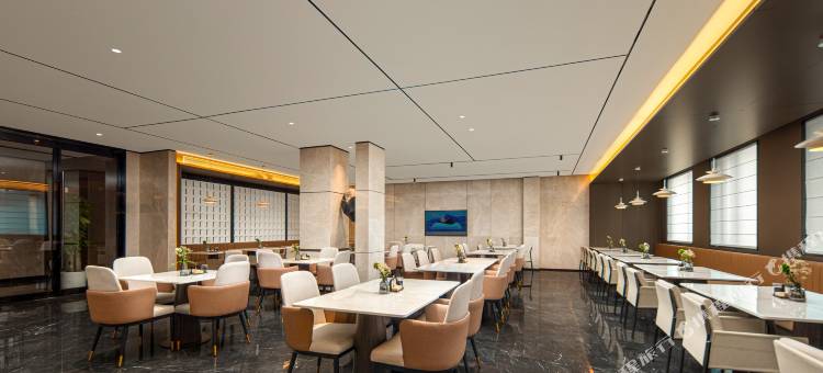 乌鲁木齐医学院师范大学亚朵酒店图片