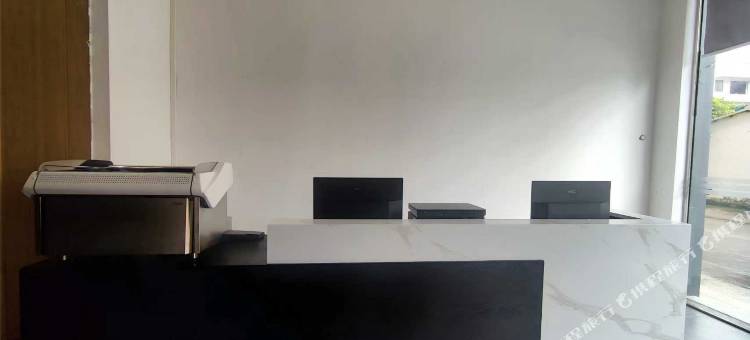 鲸逸电竞酒店(化州北京东三路店)图片