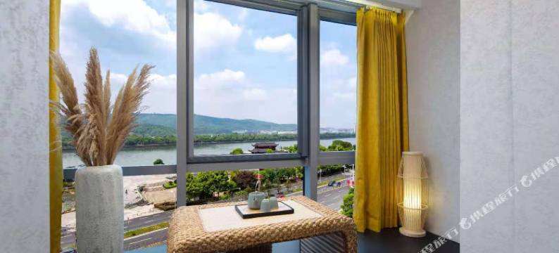 范思江景酒店(长沙五一广场碧沙湖地铁站店)图片