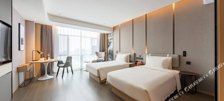 阿勒泰万驰广场迎宾路亚朵酒店图片