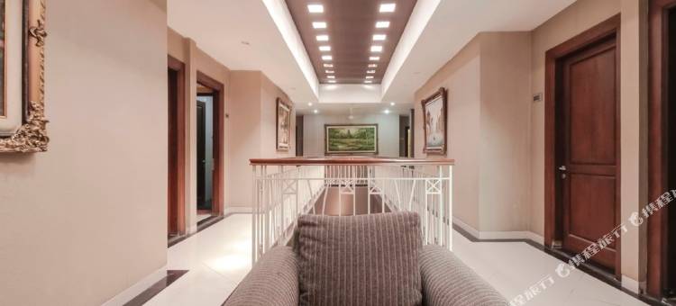 红多兹酒店-近帕萨尔帕吉(RedDoorz at la Mega Near Pasar Pagi Cirebon)图片