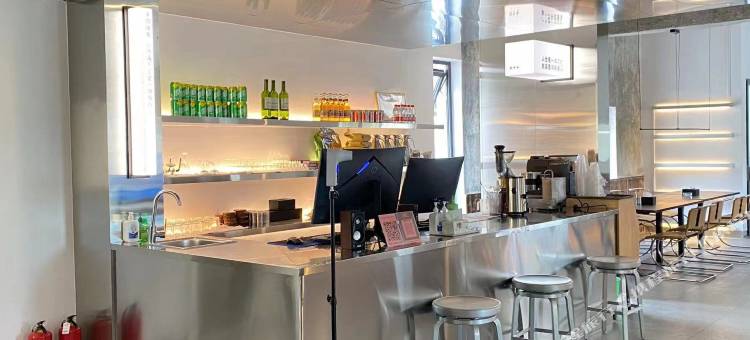 比如平措康桑萨普冰川富氧酒店图片