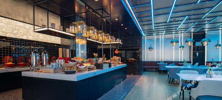 青岛台东啤酒街亚朵酒店图片