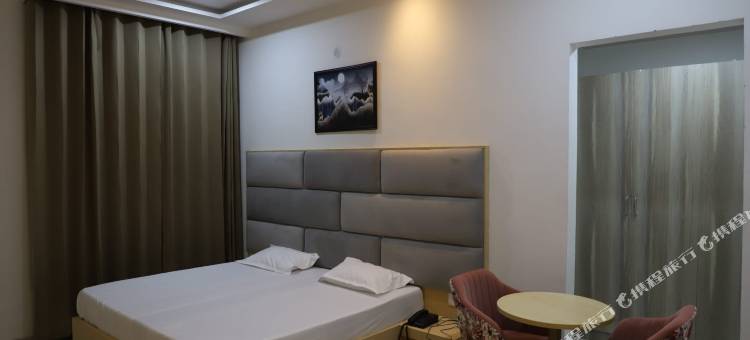 RADHA MADHAV HOTEL & BANQUETS图片