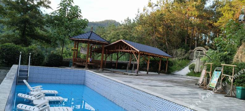 旭日·鹿隐泉苑私汤木屋民宿图片