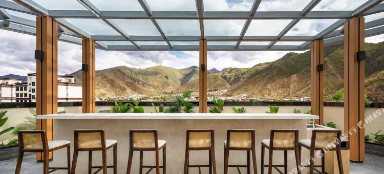 拉萨西藏大学滨河路亚朵酒店图片