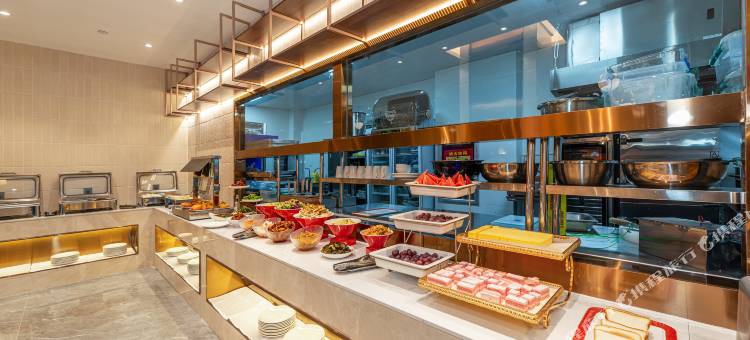 布尔津吉克普林丽呈酒店图片