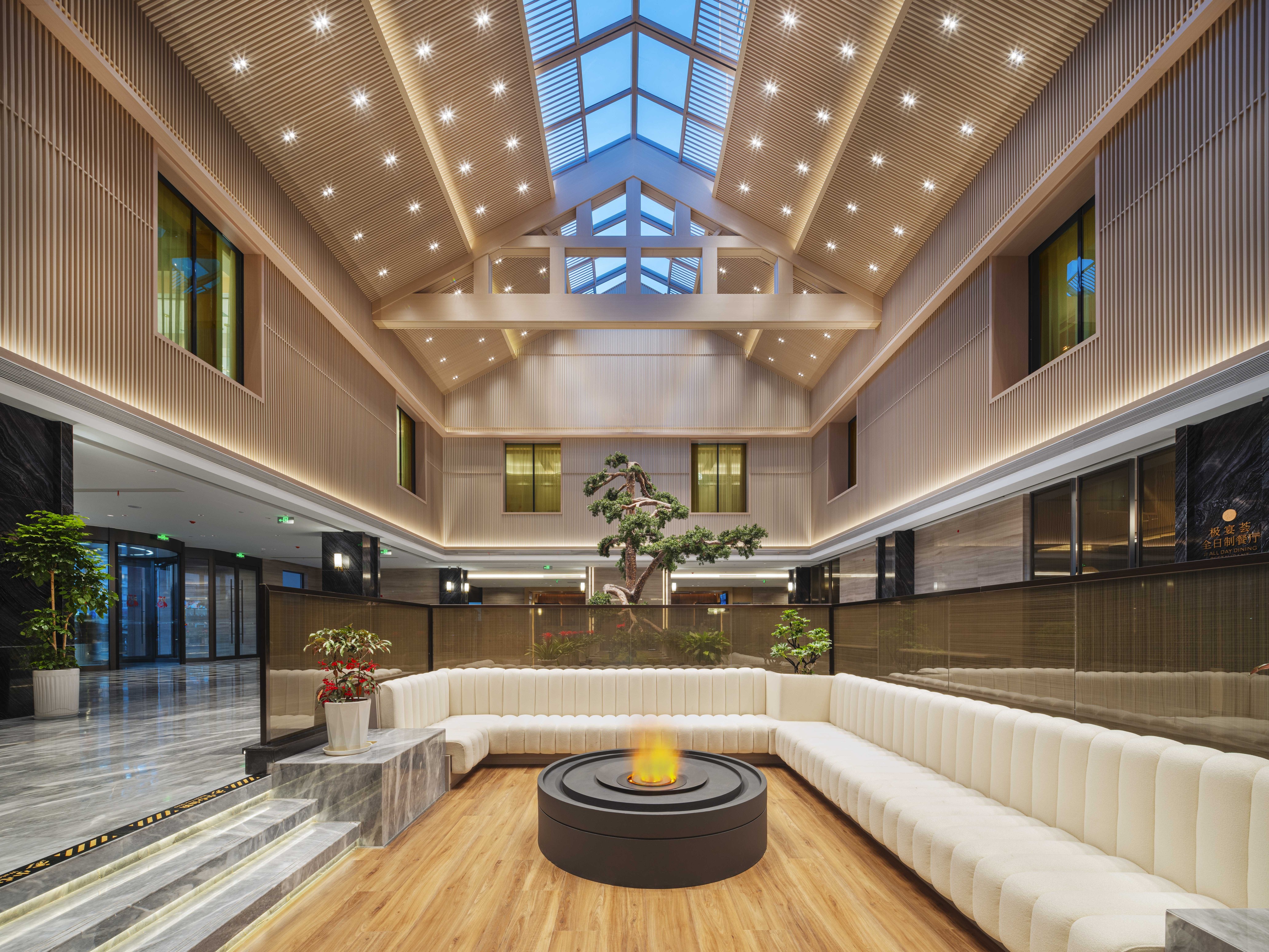 Grand New Century Hotel Taihu Anqing Over view