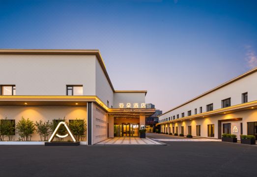 北京朝阳十里河地铁站亚朵酒店外景图