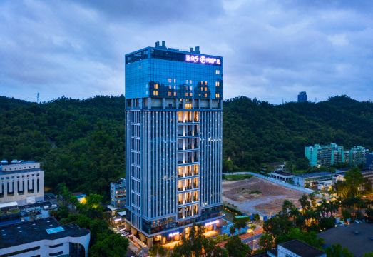 珠海拱北口岸亚朵S网易严选酒店外景图