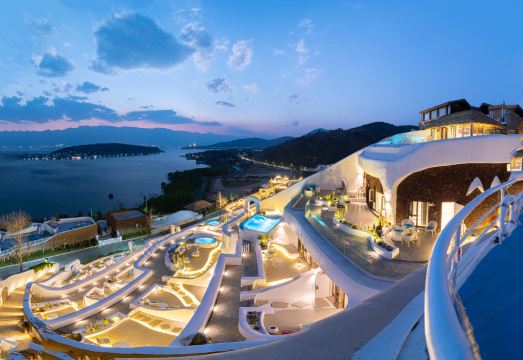 Sound on the Clouds Hotel Santorini, Dali Hotel Overview