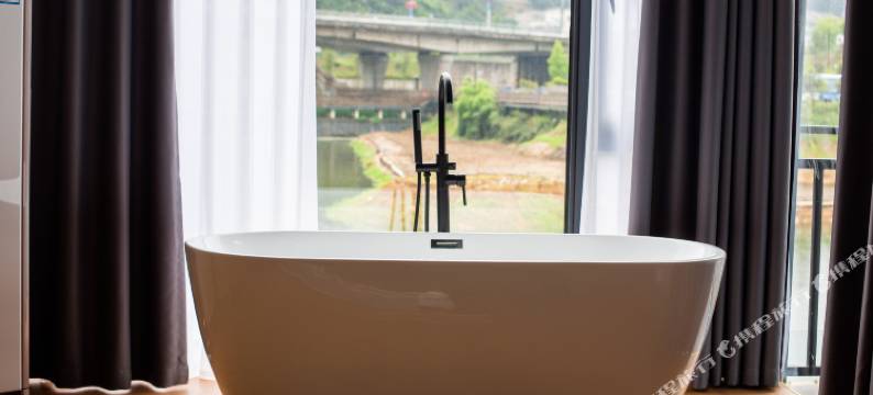 途塔云裳临湖民宿(黔东南丹寨万达小镇店)图片