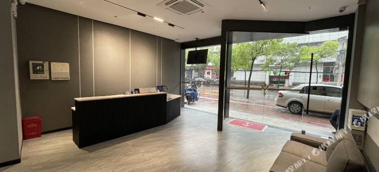 城市四季酒店(武汉梅苑小区地铁站店)图片