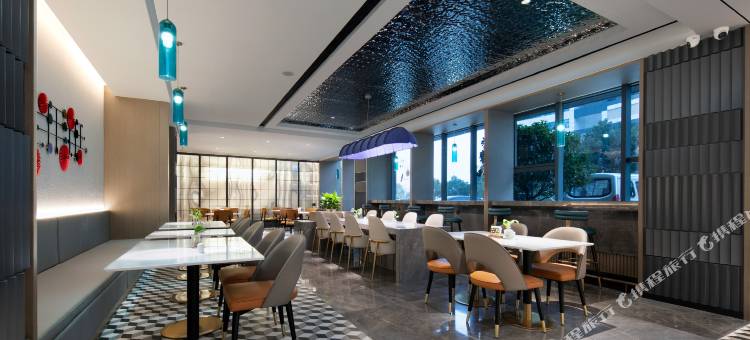 万信至格酒店(武汉天河机场航空总部地铁站店)图片