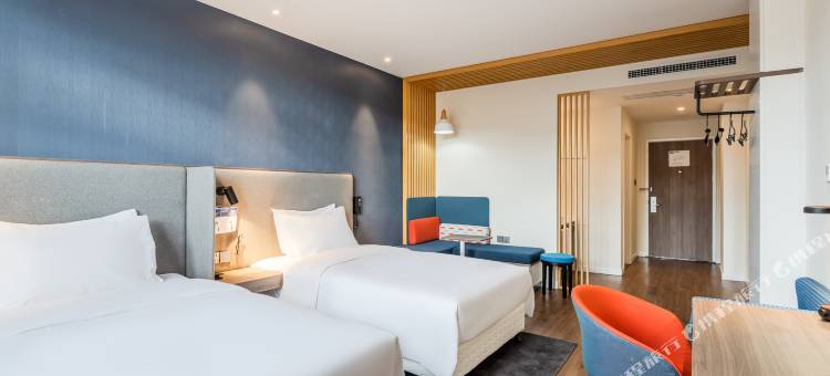 理塘318国道智选假日酒店图片