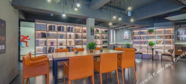 相遇欢影酒店(长沙天马大学城阜埠河地铁站店)图片