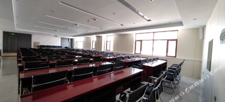 神州商务宾馆(莫力达瓦达斡尔族自治旗巴特罕公园店)图片