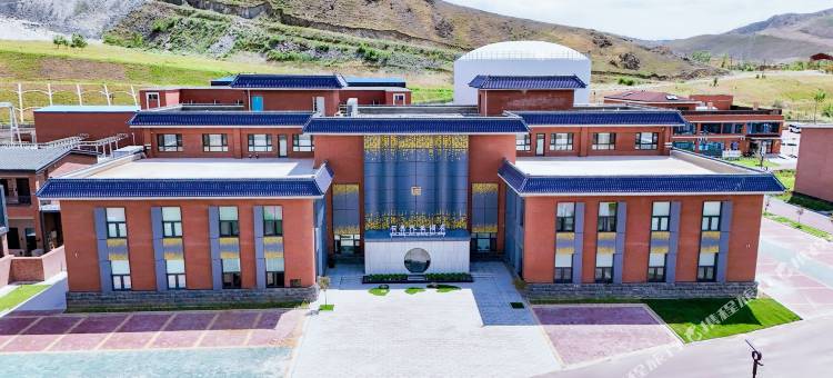 可可托海石画人生酒店图片