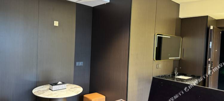 潜台词UN酒店(汇金天虹购物中心店)图片