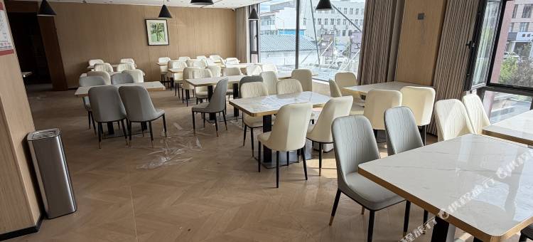 六季酒店(锡林浩特市政府维多利广场店)图片