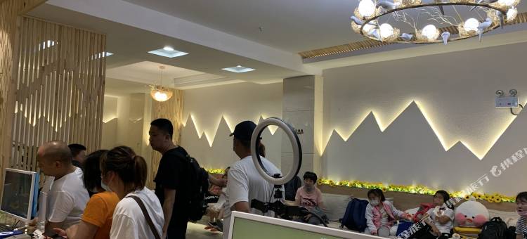 梧桐雪山居(长白山云顶市集店)图片
