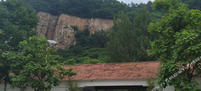 本溪峡谷枫情山庄图片