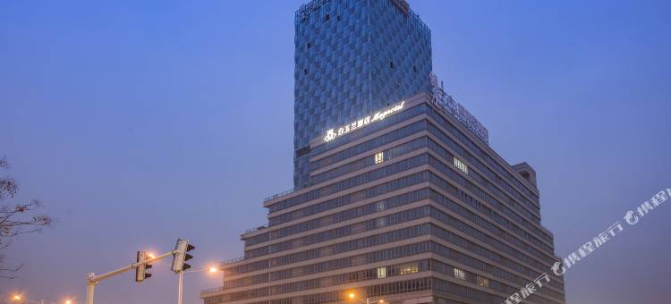 白玉兰酒店(镇江南站绿地广场店)图片