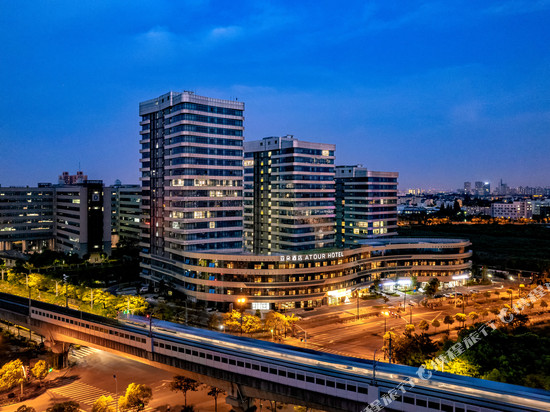 上海嘉定菊园智慧中心亚朵酒店