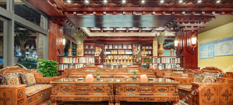 冈·雍曲精品酒店(甘孜县格萨尔王城店)图片