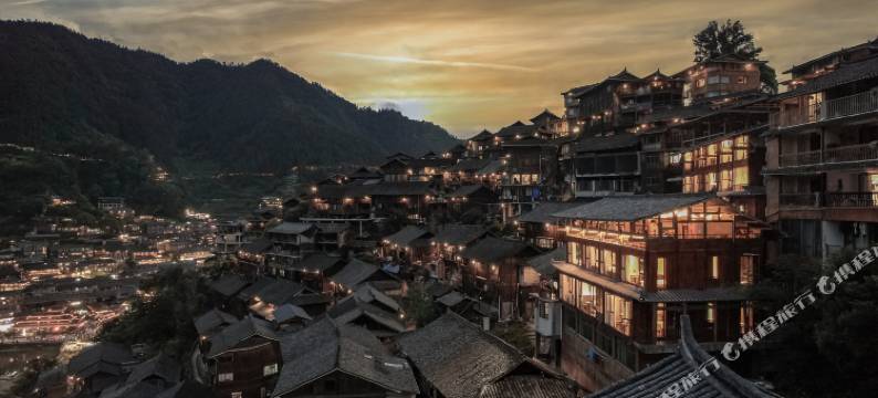 结庐·巷往民宿(西江千户苗寨东引观景台店)图片