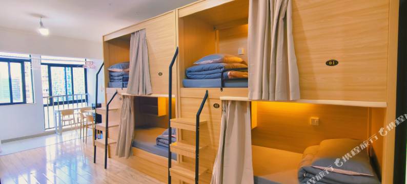 重庆沐枫青年旅舍(沙坪坝高铁站三峡广场店)图片