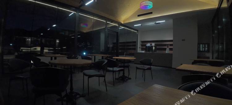 栖泉日咖夜酒精品民宿图片