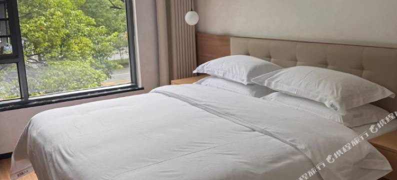 额济纳旗胡杨林精品民宿图片