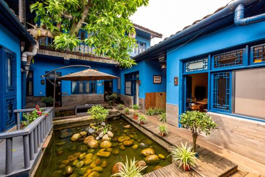 平乐古镇巷往小院民宿