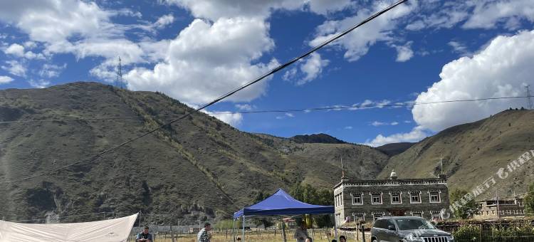 新都桥立启河边民宿图片