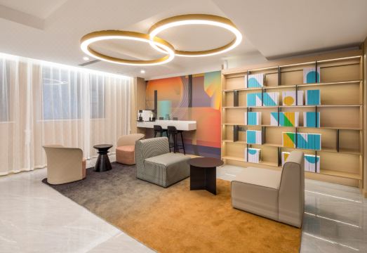 Ni Hao Hotel (Zhenjiang Dashikou Suning Square) Hotel Overview