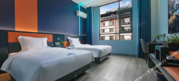 景岸尚庭影院酒店(凤庆客运站店)图片